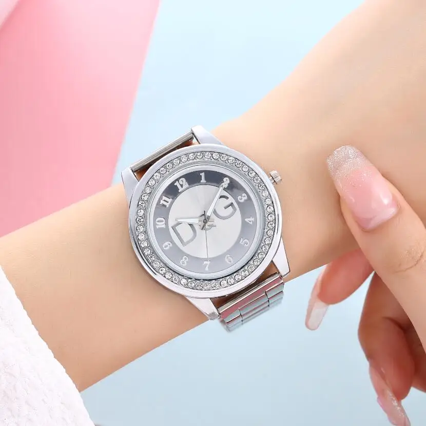 Новинка 2022, модные роскошные часы для женщин, кварцевые часы из нержавеющей стали со стразами, женские повседневные наручные часы, женские ч...
Новинка 2022, модные роскошные часы для женщин, кварцевые часы из нержавеющей стали со стразами, женские повседневные наручные часы, женские ч...