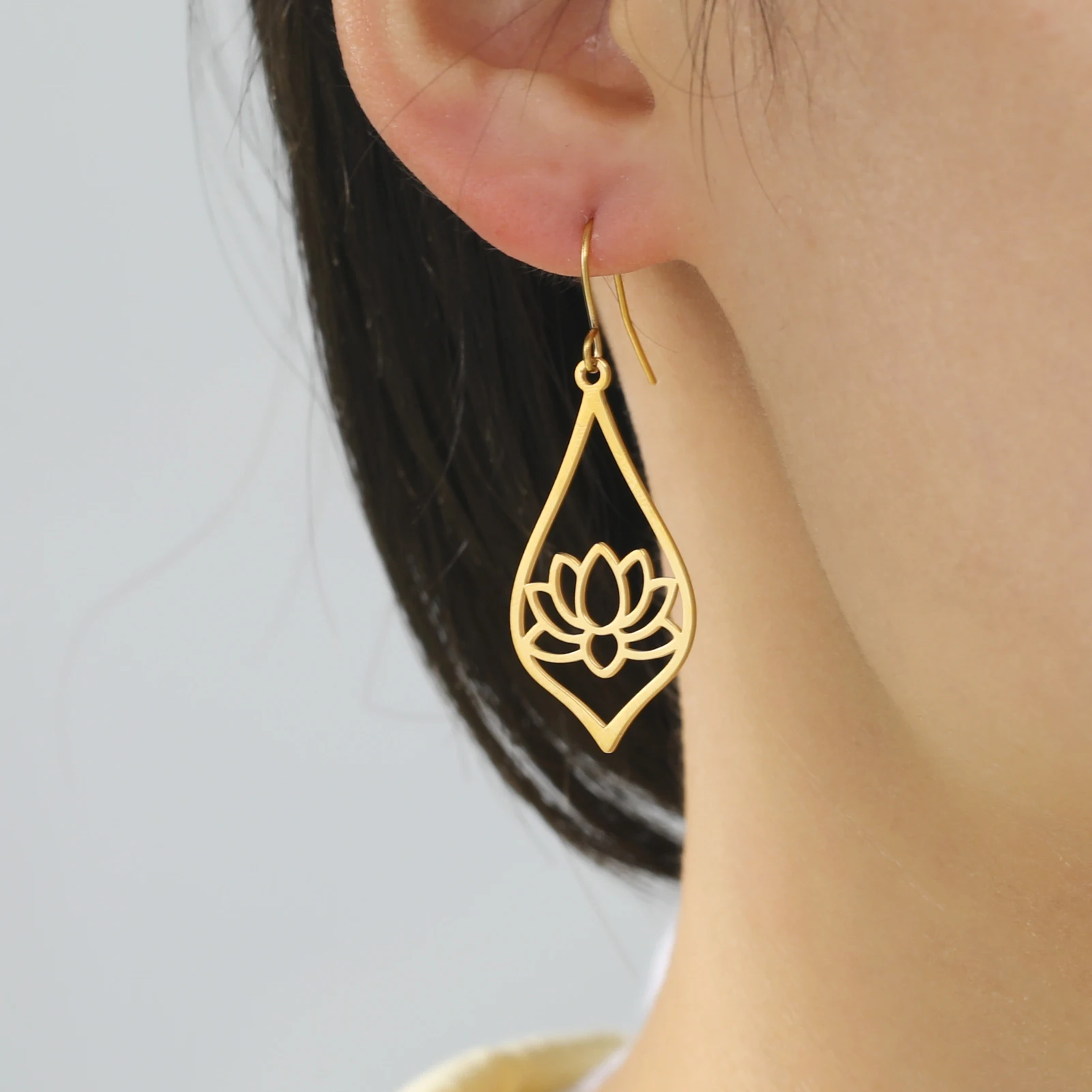 Sipuris Flower Graphic Tee Earring For Women Fashion Kawaii Jewelry Making Earring Steel Gold Color Hollow Craft Supplies
Sipuris Flower Graphic Tee Earring For Women Fashion Kawaii Jewelry Making Earring Steel Gold Color Hollow Craft Supplies