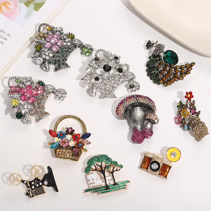 Floral Creative Brooch Niche Design Flower Basket Rhinestone Pin Peacock Camera Tree Vase Mushroom Brooches Valentine's Day Gift
Floral Creative Brooch Niche Design Flower Basket Rhinestone Pin Peacock Camera Tree Vase Mushroom Brooches Valentine's Day Gift