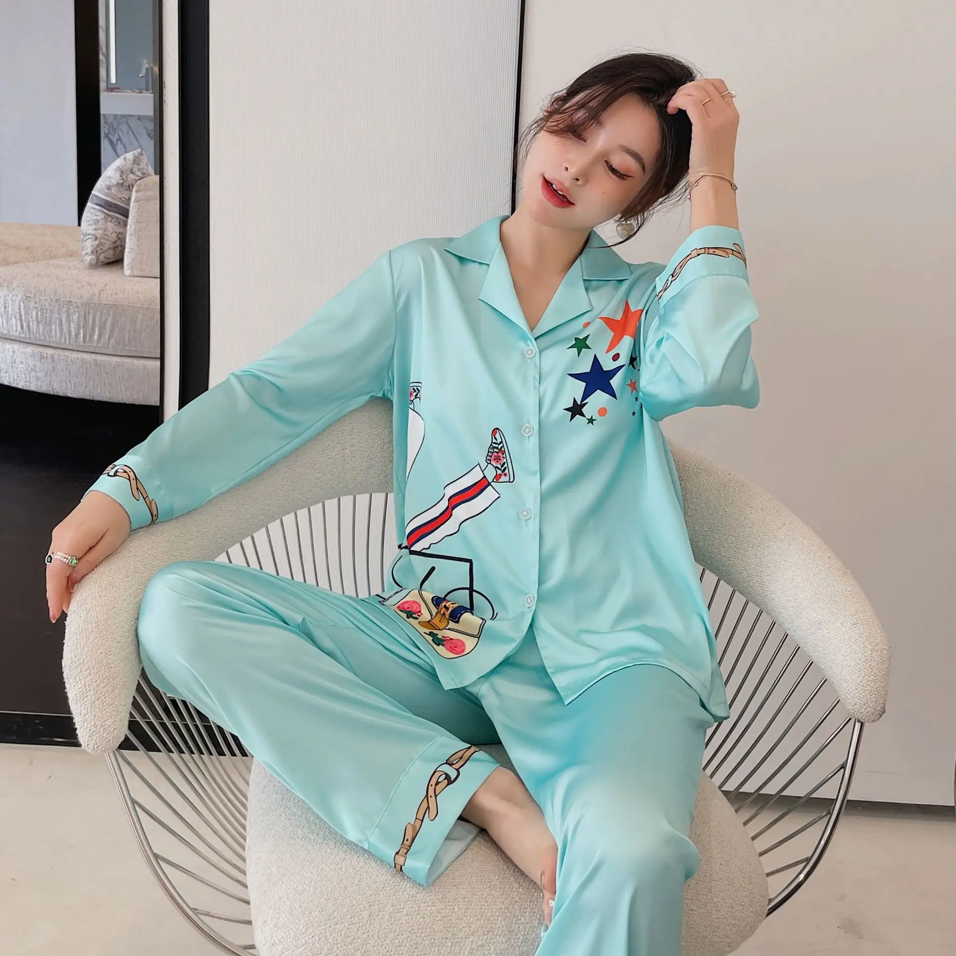 High-end Quality Pajamas Women's Ice and Snow Silk New Printing Suits Long-sleeved Trousers Cardigan-style Home Clothes Loose
High-end Quality Pajamas Women's Ice and Snow Silk New Printing Suits Long-sleeved Trousers Cardigan-style Home Clothes Loose