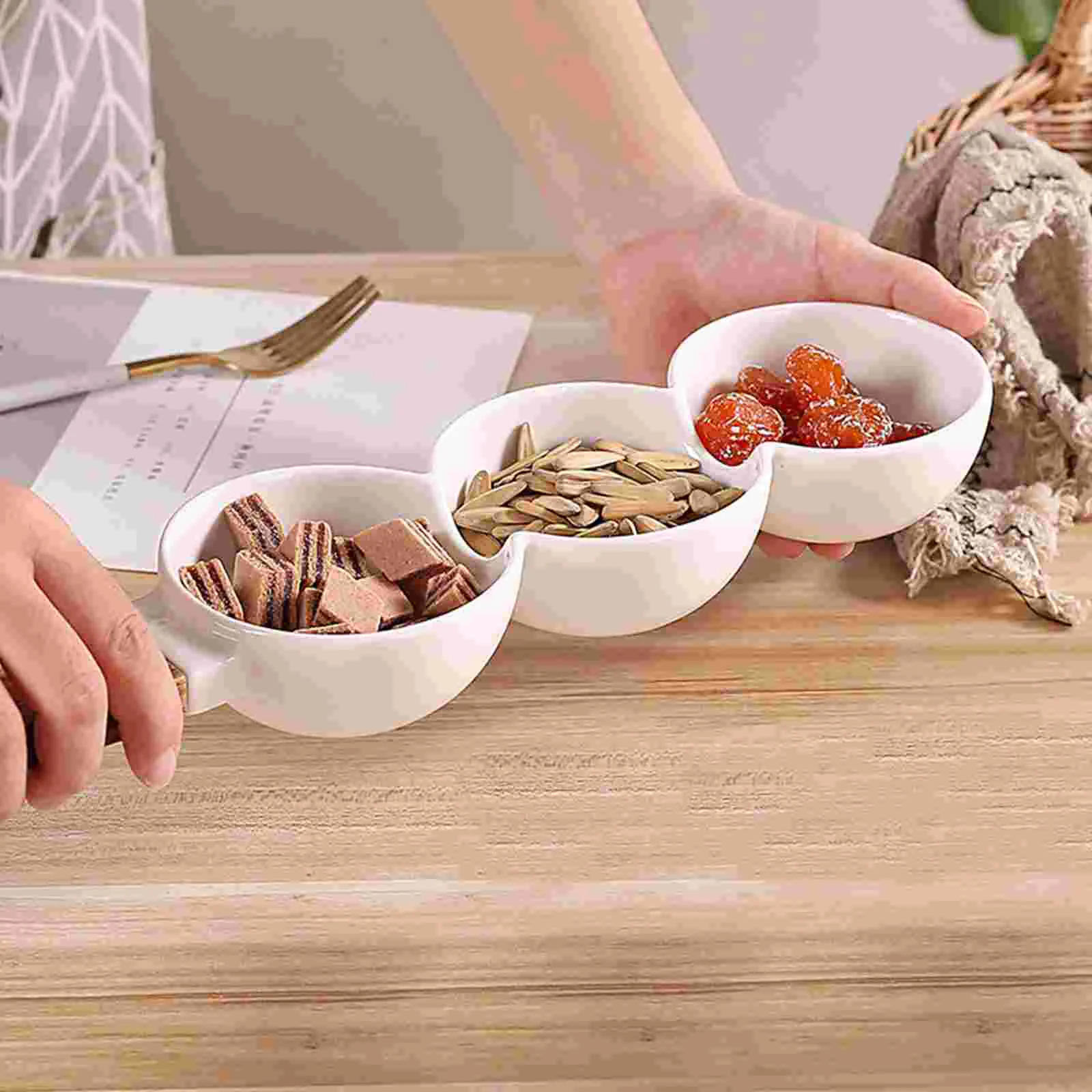 2pcs Handle Design Sauce Dish Seasoning Plate Dipping Bowls Snack Tray Sauce Bowl Divided Serving Tray Storage Bowl 
2pcs Handle Design Sauce Dish Seasoning Plate Dipping Bowls Snack Tray Sauce Bowl Divided Serving Tray Storage Bowl
