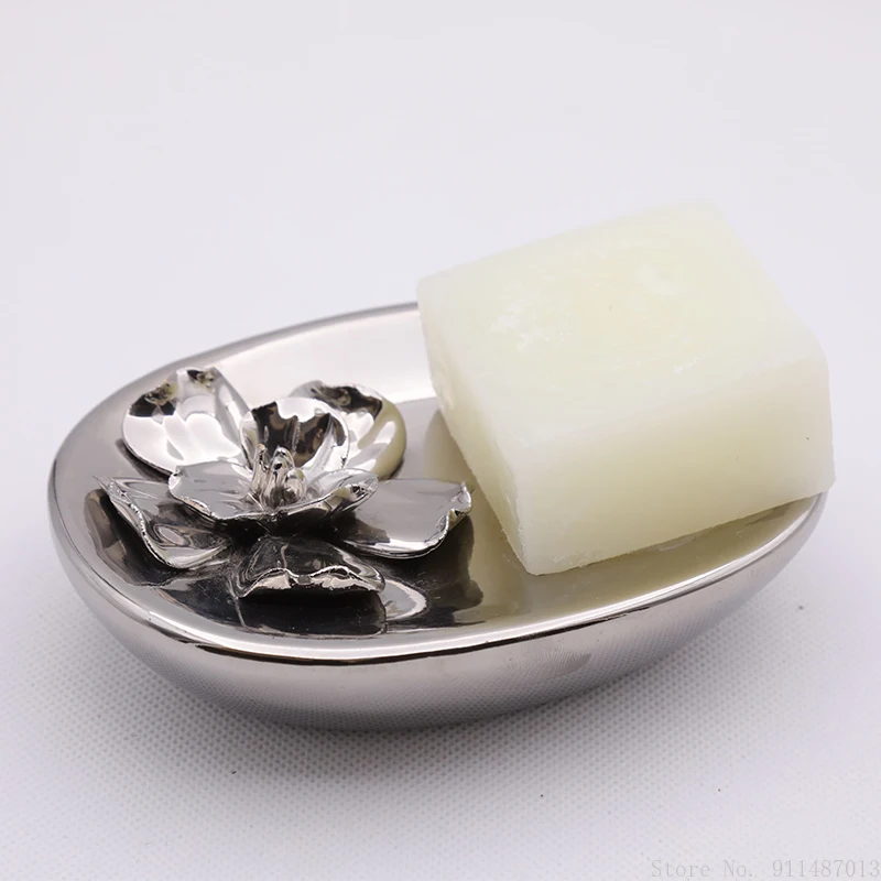 Three-dimensional flower light luxury ceramic silver high-end household bathroom supplies tray three-dimensional soap dish
Three-dimensional flower light luxury ceramic silver high-end household bathroom supplies tray three-dimensional soap dish
