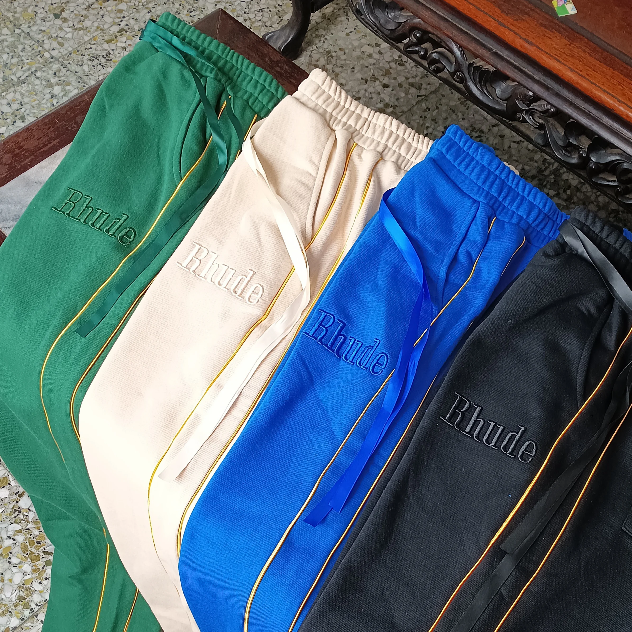 

Men Women Casual Gold Striped Rhude Pants Drawstring Ribbon Classic Logo Embroidery RHUDE Sweatpants Green Apricot Trousers