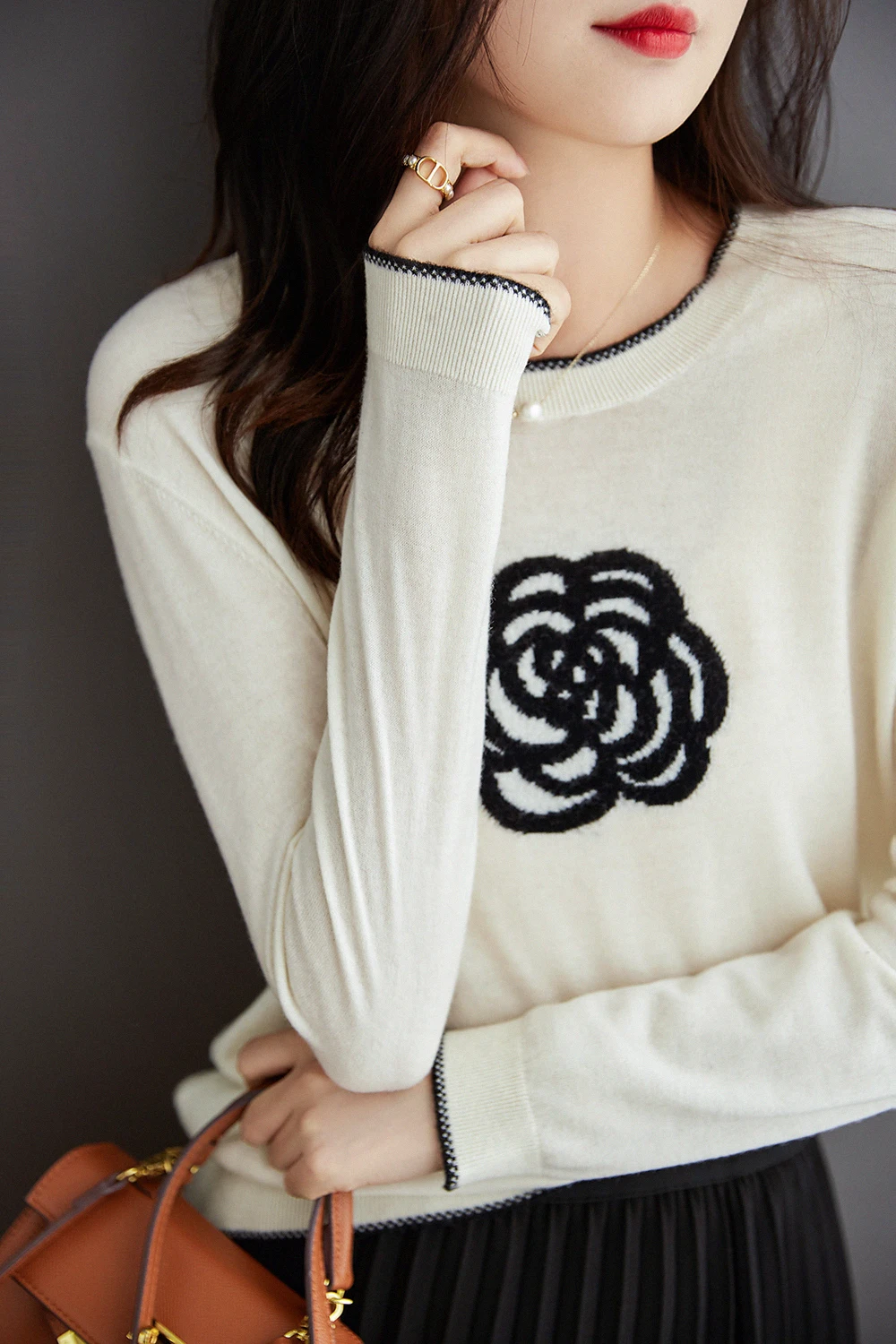 2022AutumnWinter New Stylish Elegant WOOL Knitted Pullovers Women O Neck Contrast Color Beading Rose Sweater
2022AutumnWinter New Stylish Elegant WOOL Knitted Pullovers Women O Neck Contrast Color Beading Rose Sweater