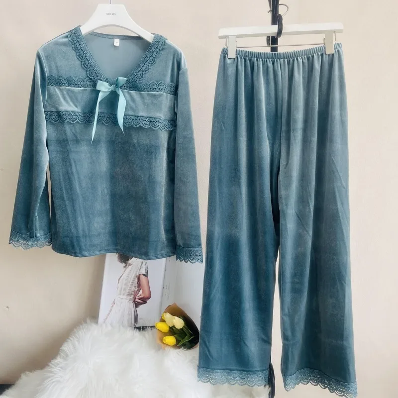 Winter Homewear Pajamas Set Warm Velvet Nightwear V-Neck Lace Sleepwear for Women Sweet Bow Home Clothes Baggy Loungewear
Winter Homewear Pajamas Set Warm Velvet Nightwear V-Neck Lace Sleepwear for Women Sweet Bow Home Clothes Baggy Loungewear