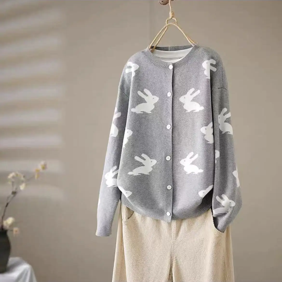 Новинка осени 2023, женский кардиган с круглым вырезом и принтом кролика, вязаное пальто
Новинка осени 2023, женский кардиган с круглым вырезом и принтом кролика, вязаное пальто