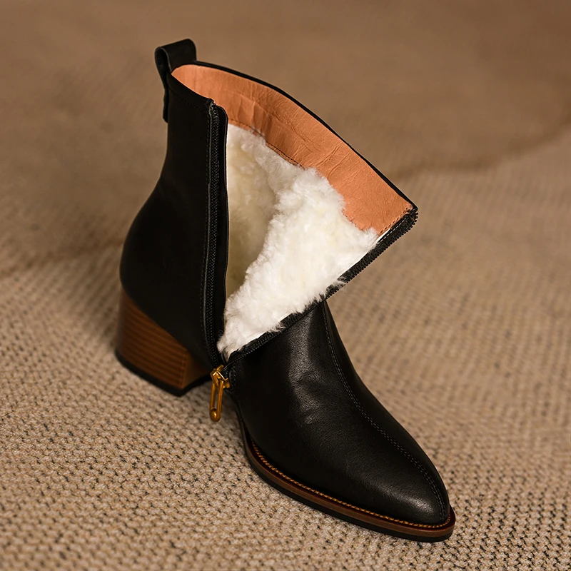 Ботинки женские зимние из натуральной шерсти, на толстом квадратном каблуке 5 см
Ботинки женские зимние из натуральной шерсти, на толстом квадратном каблуке 5 см