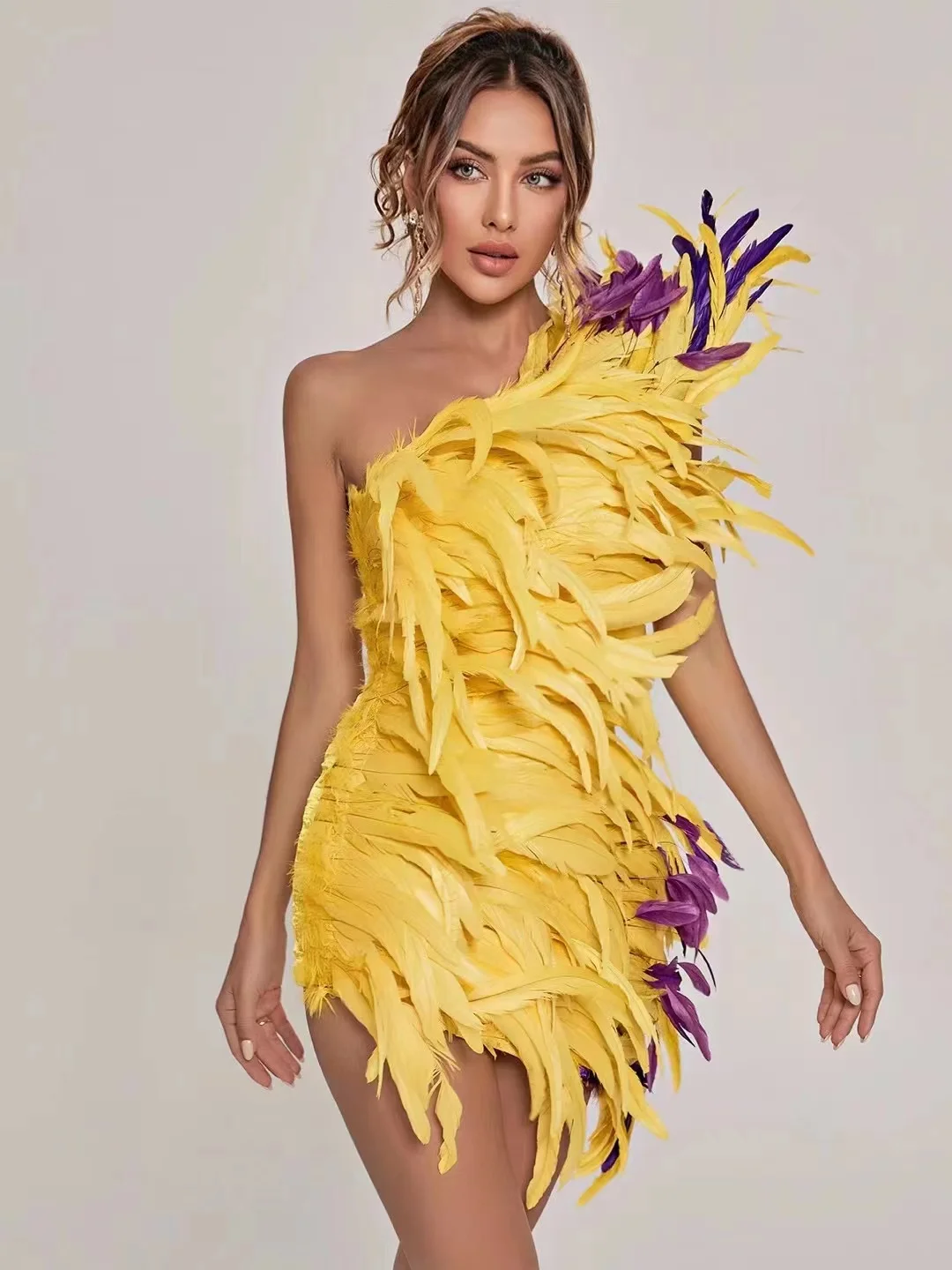 2022 New Designer Yellow Feathers Women Sexy One Shoulder Bodycon Mini Dress Bar Singer Performance Costume Stage Wear Wholesale
2022 New Designer Yellow Feathers Women Sexy One Shoulder Bodycon Mini Dress Bar Singer Performance Costume Stage Wear Wholesale
