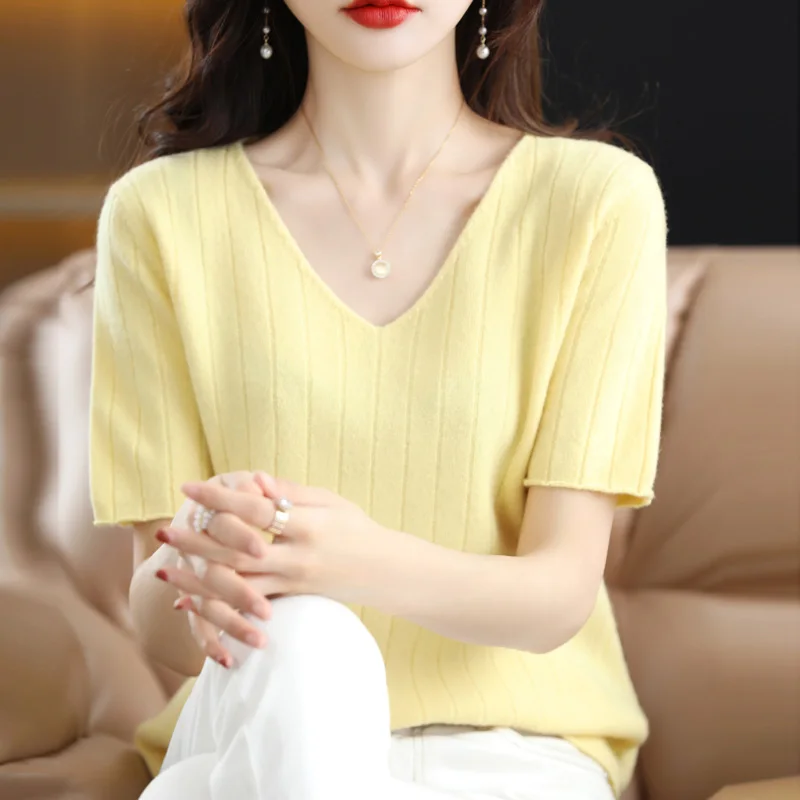 New 100% Pure Wool T-shirt Women V-neck Pullover Short-sleeved Spring and Autumn Casual Fashion Loose Knitted Wool Tops Tees
New 100% Pure Wool T-shirt Women V-neck Pullover Short-sleeved Spring and Autumn Casual Fashion Loose Knitted Wool Tops Tees