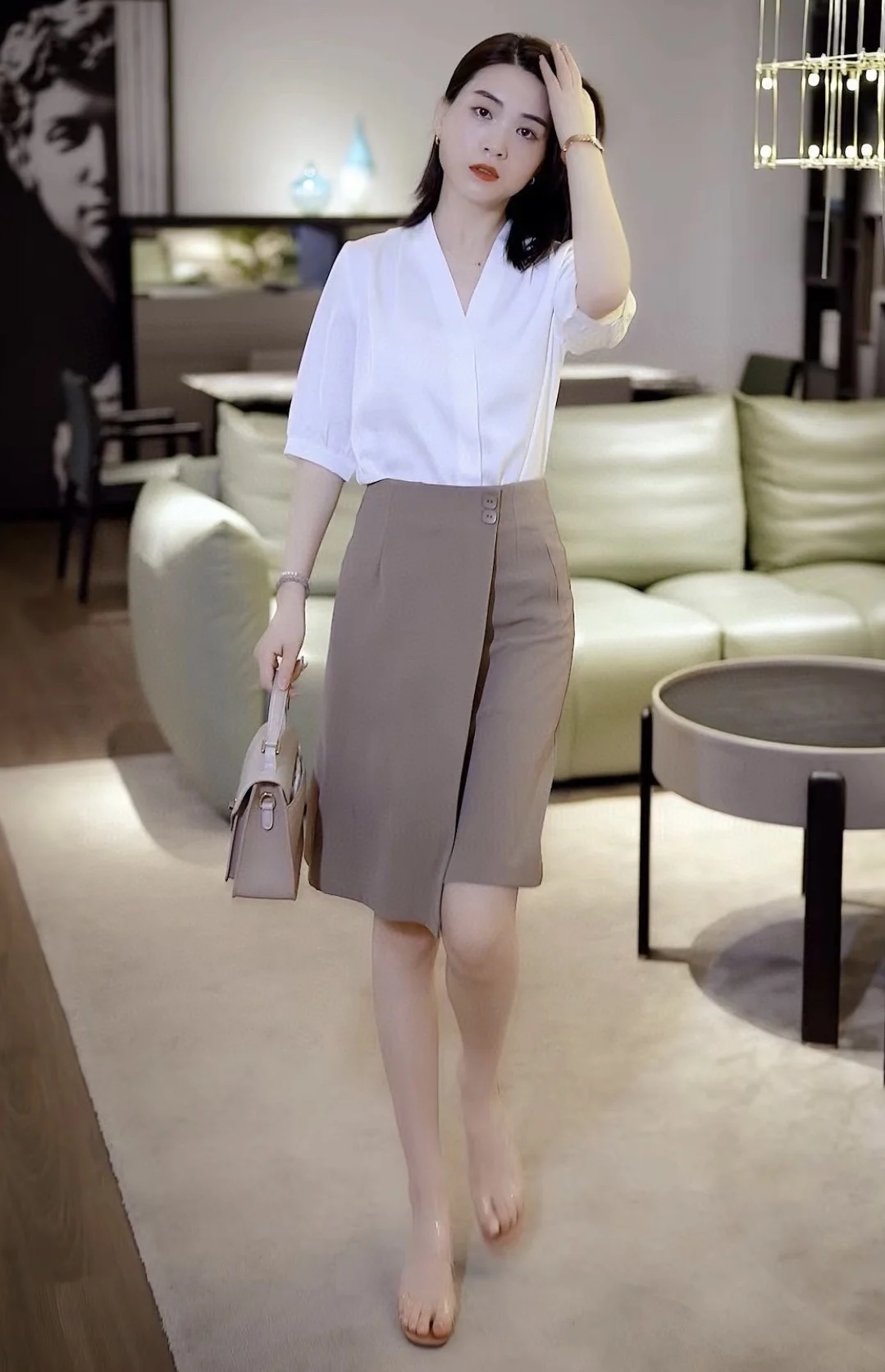 2023 spring and summer women's clothing fashion new Pleated V-neck Shirt with High Waist Skirt 0511 
2023 spring and summer women's clothing fashion new Pleated V-neck Shirt with High Waist Skirt 0511