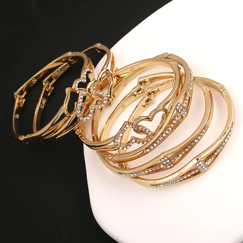 New Women Bracelets Moroccan Crystal Lock Cuff Bracelets Chic Bridal Wedding Jewelry Gifts Luxury Bracelet Women Designer
New Women Bracelets Moroccan Crystal Lock Cuff Bracelets Chic Bridal Wedding Jewelry Gifts Luxury Bracelet Women Designer