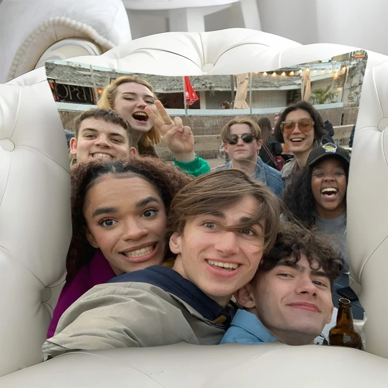 Heartstopper Children's Cushions Pillows Cover Double-sided Printing Decorative for Sofa Cushion Covers Decoration Living Room
Heartstopper Children's Cushions Pillows Cover Double-sided Printing Decorative for Sofa Cushion Covers Decoration Living Room