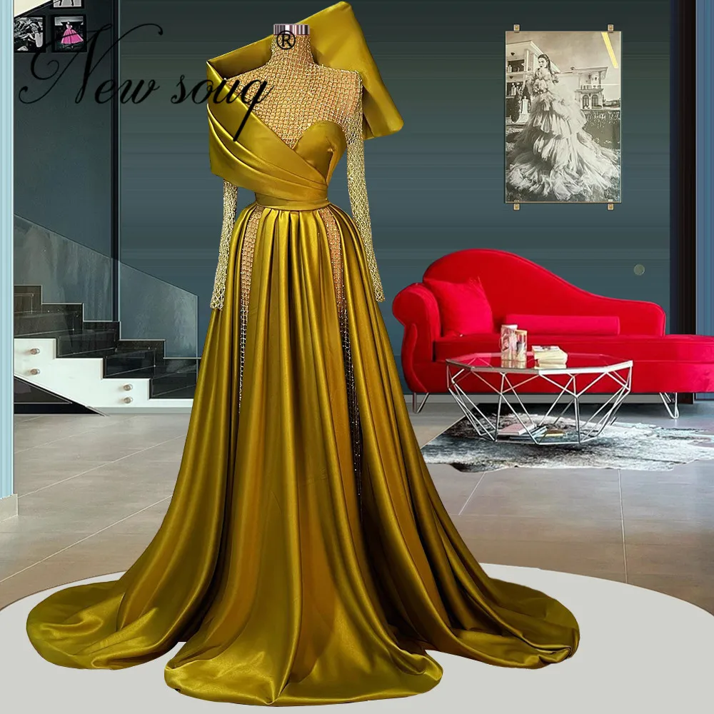 Женское длинное атласное платье знаменитости с бисером
Женское длинное атласное платье знаменитости с бисером