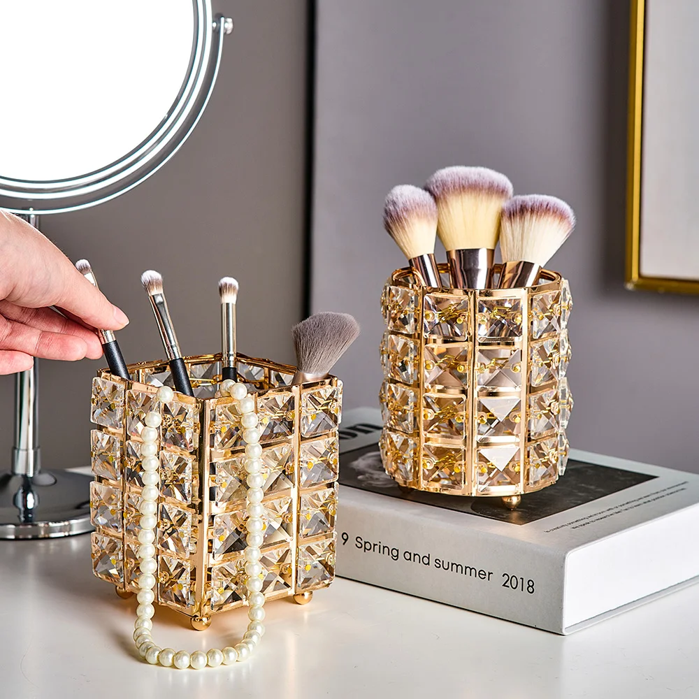 European Style Metal Crystal Makeup Brush Organizer Luxury Home Decoration Jewelry Storage Box Display Rack Desktop Finishing
European Style Metal Crystal Makeup Brush Organizer Luxury Home Decoration Jewelry Storage Box Display Rack Desktop Finishing