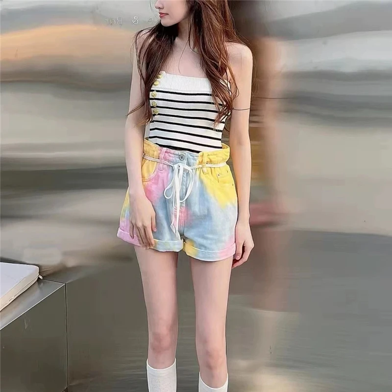 2022 summer new tie-dye letter print lace-up drawstring denim shorts big name women's fashion high street gradient casual shorts
2022 summer new tie-dye letter print lace-up drawstring denim shorts big name women's fashion high street gradient casual shorts