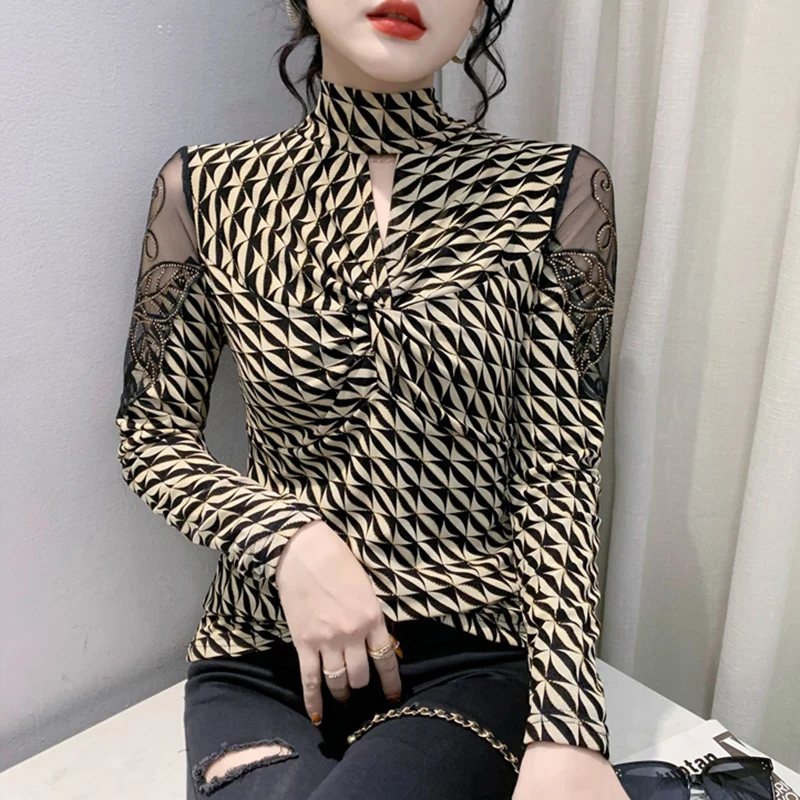 Женская блузка с длинным рукавом, Осень-зима 2022, женские топы с принтом, водолазка, Сетчатая футболка с вырезами
Женская блузка с длинным рукавом, Осень-зима 2022, женские топы с принтом, водолазка, Сетчатая футболка с вырезами