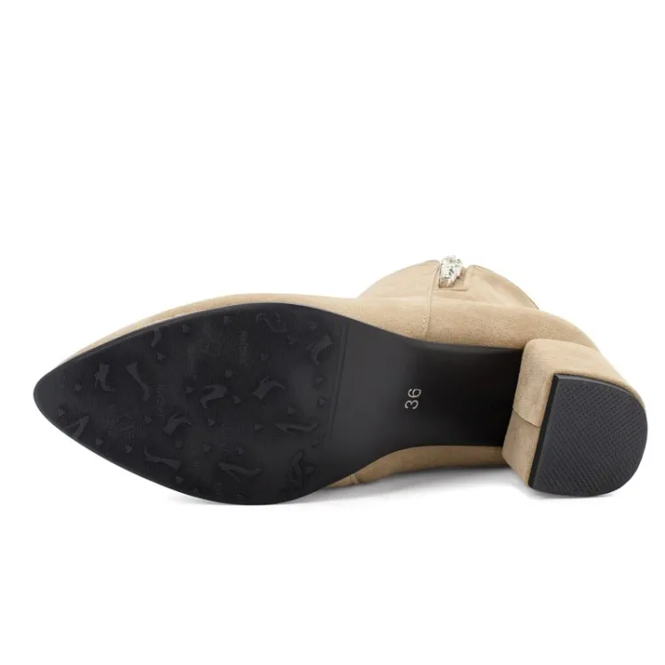 Женские ботинки на толстом каблуке, большие размеры
Женские ботинки на толстом каблуке, большие размеры