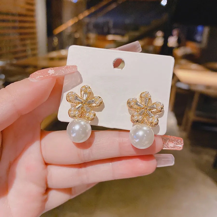 Trend Simulation Pearl Earrings Female animal bear Flower Rhinestone Wedding Pendant Earrings Fashion Korean Jewelry Earrings
Trend Simulation Pearl Earrings Female animal bear Flower Rhinestone Wedding Pendant Earrings Fashion Korean Jewelry Earrings