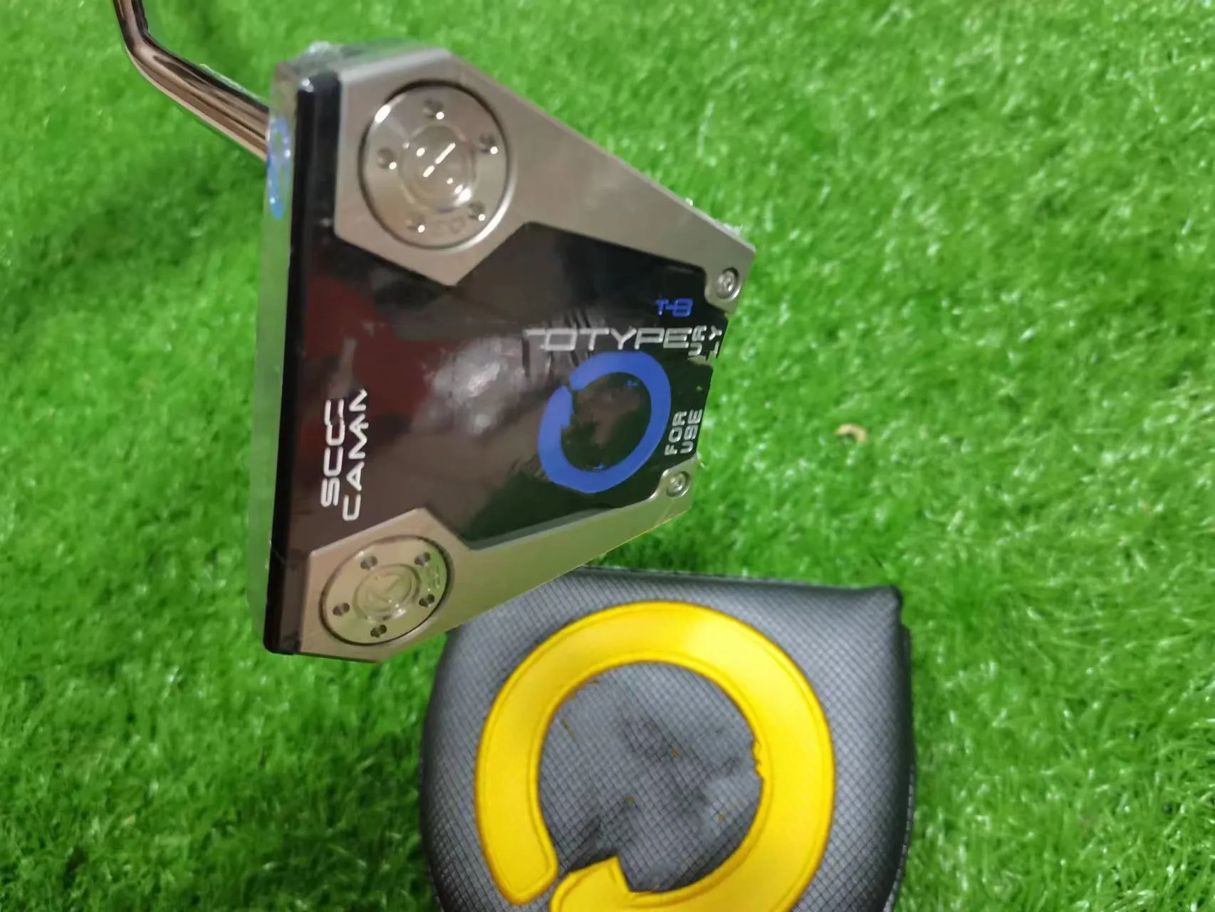 

Freeshiping FedEx. Prototype T8 T-8 Golf Putter Golf Putters Club Clubs Come with Cover and Wrench. The Weights is Removable