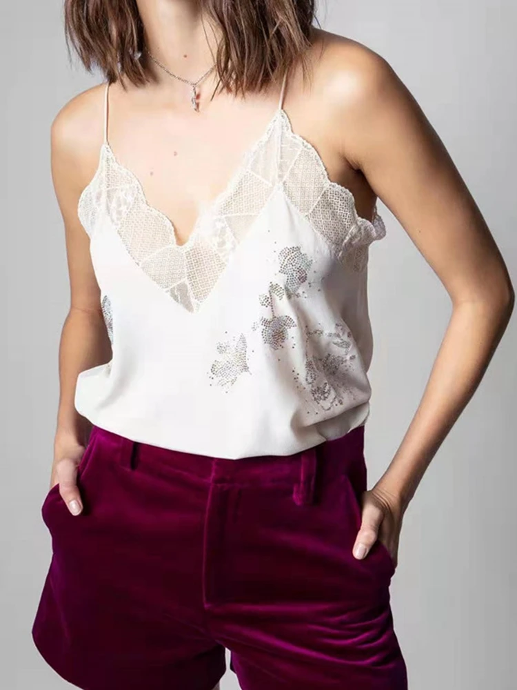 Женский летний топ с V-образным вырезом
Женский летний топ с V-образным вырезом