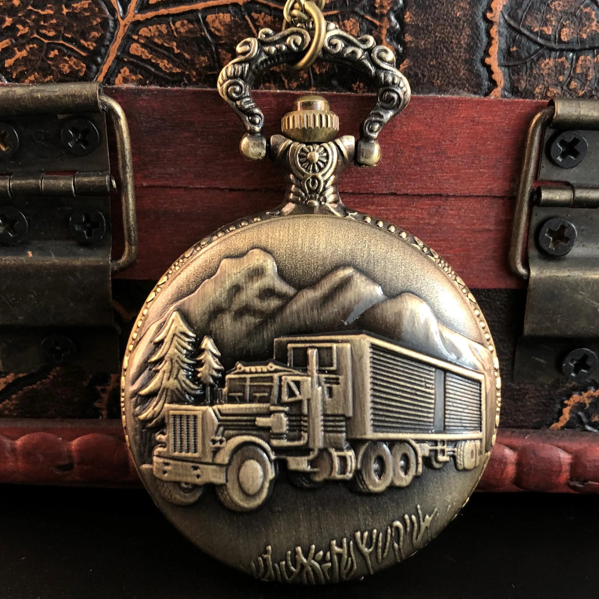 

Antique Steampunk Train Engraved Quartz Pocket Watch Half Hunter Fob Watches Necklace Practical Popular Male Best Gift