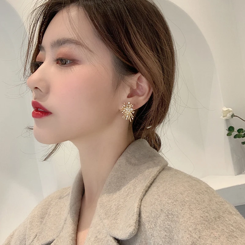 Fireworks Stud Earrings Elegant Golden Color Earrings For Women Girls Zircon Flower Wedding Jewelry Fashion Design Jewelry Gifts
Fireworks Stud Earrings Elegant Golden Color Earrings For Women Girls Zircon Flower Wedding Jewelry Fashion Design Jewelry Gifts