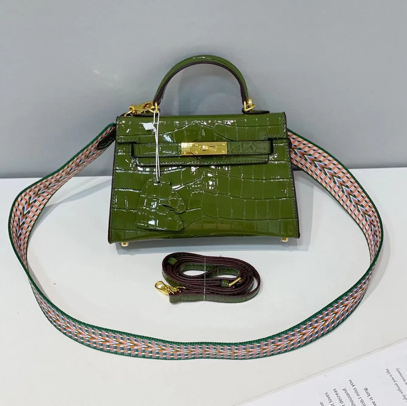 Кожаные сумочки для женщин, дизайнерские сумки, кошельки, тоут с верхней ручкой, рабочие сумки на плечо для женщин с тиснением под крокодиловую кожу
Кожаные сумочки для женщин, дизайнерские сумки, кошельки, тоут с верхней ручкой, рабочие сумки на плечо для женщин с тиснением под крокодиловую кожу