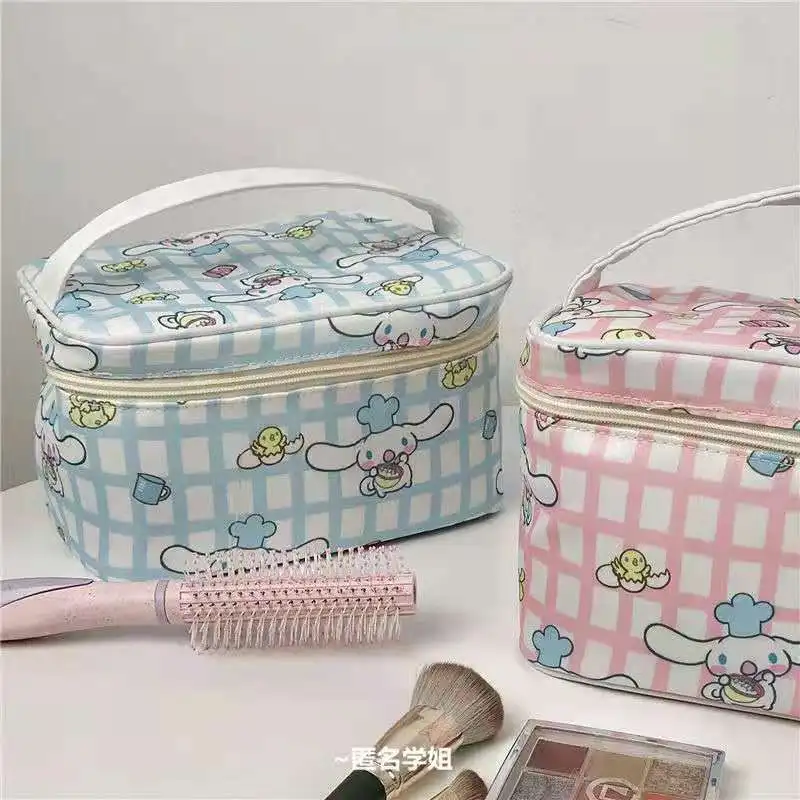 Милая косметичка Sanrio Cinnamoroll, сумка для хранения, сумка большой емкости, легко носить с собой, рождественский подарок для девушки
Милая косметичка Sanrio Cinnamoroll, сумка для хранения, сумка большой емкости, легко носить с собой, рождественский подарок для девушки