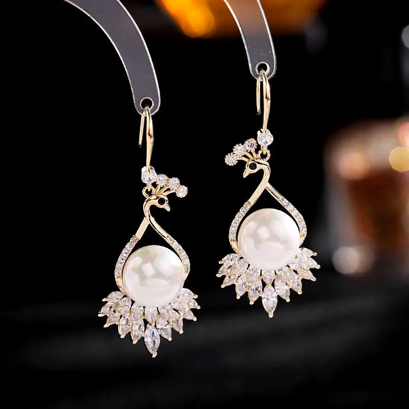 Korean Fashion New Earrings Dongdaemun Net Celebrity Temperament Pearl Earrings Niche Design Peacock Ear Hook
Korean Fashion New Earrings Dongdaemun Net Celebrity Temperament Pearl Earrings Niche Design Peacock Ear Hook