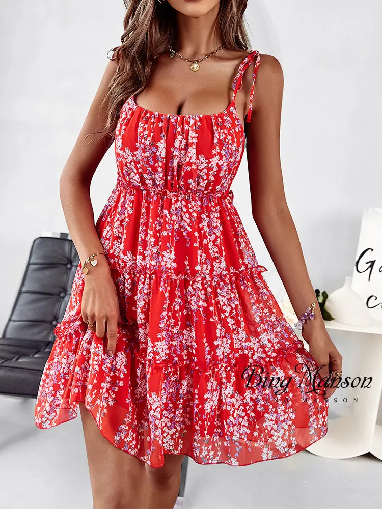 Женское платье на бретелях-спагетти, с открытой спиной
Женское платье на бретелях-спагетти, с открытой спиной