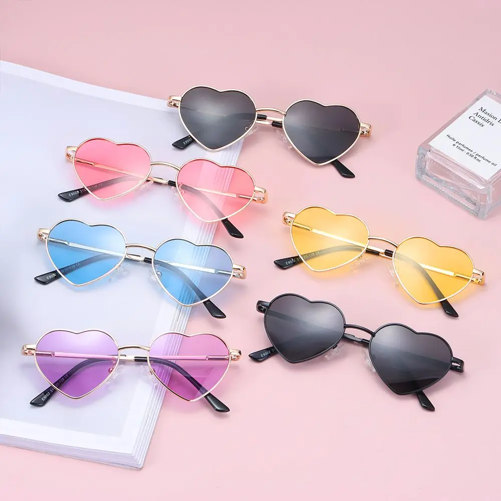 Retro Love Heart Sunglasses for Kids Vintage Lovely Heart-Shaped Metal Frame Sun Glasses for Girls 5-10 Years Children's Shades
Retro Love Heart Sunglasses for Kids Vintage Lovely Heart-Shaped Metal Frame Sun Glasses for Girls 5-10 Years Children's Shades