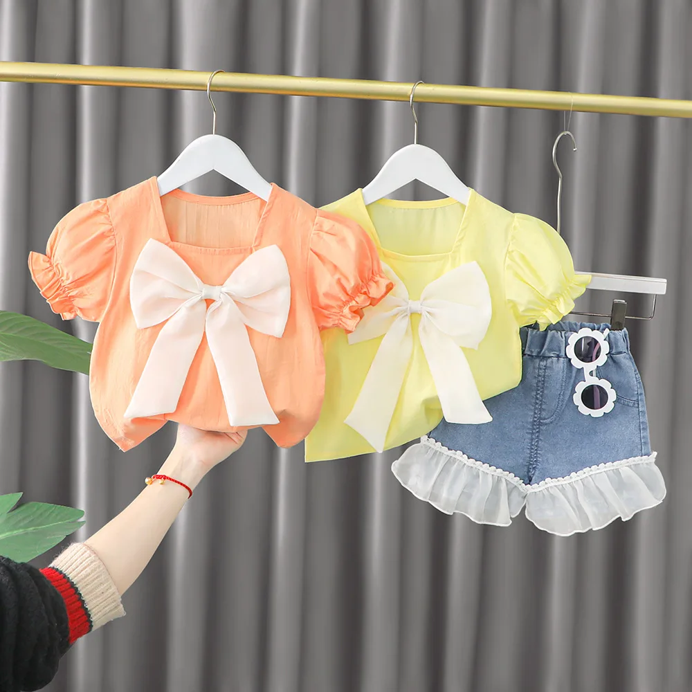 2022 Summer Baby Girls Short Sleeve Bow Blouse T-Shirt Tops + Denim Jeans Ruffles Pants Children's Clothing Sets Kids 2Pcs Suits
2022 Summer Baby Girls Short Sleeve Bow Blouse T-Shirt Tops + Denim Jeans Ruffles Pants Children's Clothing Sets Kids 2Pcs Suits
