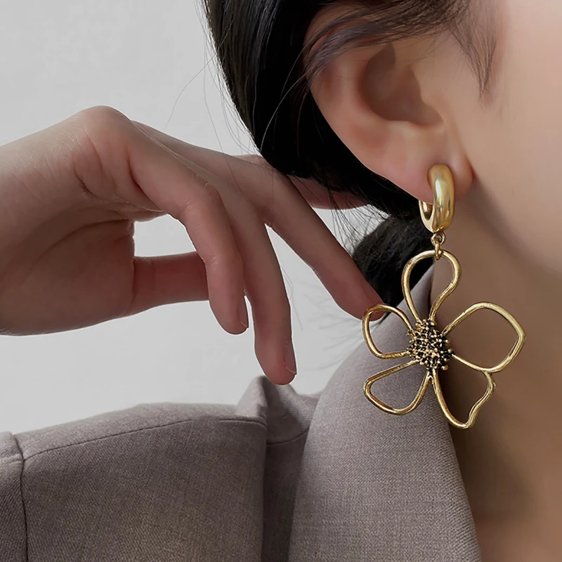 Vintage Gold Color Hollow Flowers Big Drop Dangle Earrings for Women Retro Geometric Floral Metal Earrings Jewelry Gift
Vintage Gold Color Hollow Flowers Big Drop Dangle Earrings for Women Retro Geometric Floral Metal Earrings Jewelry Gift