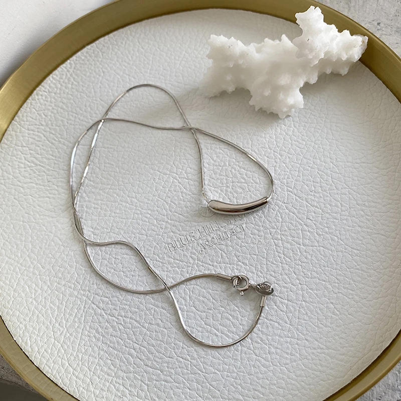 Fashion Minimalist Irregular Pendants Clavicle Chain Hot Simple Dainty Snake Chain New Design Hip-Hop Short Necklaces For Women
Fashion Minimalist Irregular Pendants Clavicle Chain Hot Simple Dainty Snake Chain New Design Hip-Hop Short Necklaces For Women