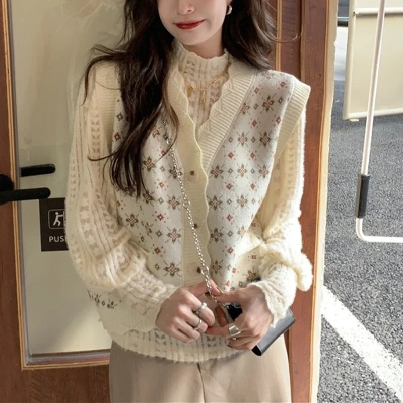 Autumn Spring Women's Single-Breasted Sleeveless Knitted Vest Cardigan Loose Soft Sweater OuterWear Vintage Sweater
Autumn Spring Women's Single-Breasted Sleeveless Knitted Vest Cardigan Loose Soft Sweater OuterWear Vintage Sweater
