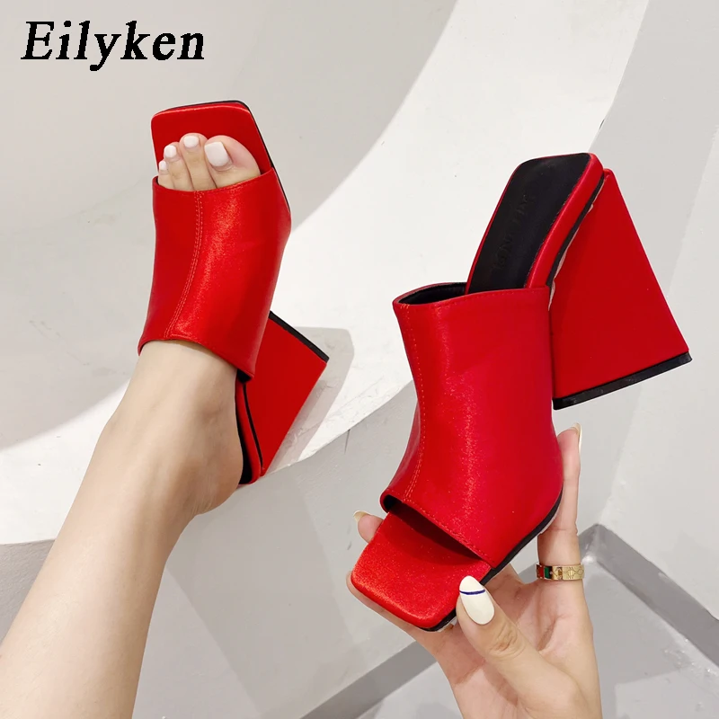 Eilyken/Новый дизайн; Женские шлепанцы на высоком каблуке с треугольниками; Коллекция 2022 года; Пикантные атласные вечерние модельные туфли; Лет...
Eilyken/Новый дизайн; Женские шлепанцы на высоком каблуке с треугольниками; Коллекция 2022 года; Пикантные атласные вечерние модельные туфли; Лет...