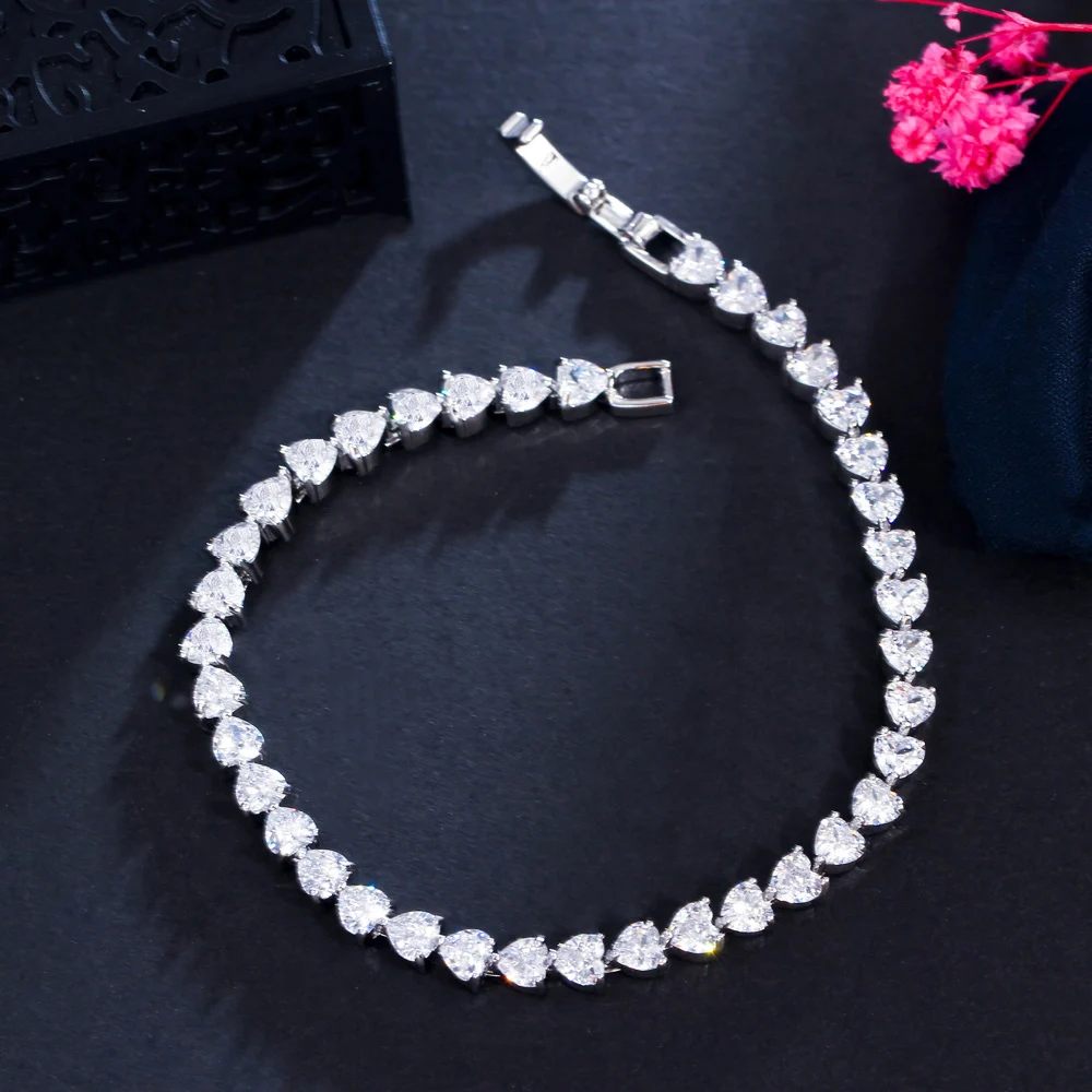 CWWZircons Tiny Heart Shape Cubic Zirconia Classic Link Chain Tennis Bracelet for Women Wedding Bridal Party Accessories CB288
CWWZircons Tiny Heart Shape Cubic Zirconia Classic Link Chain Tennis Bracelet for Women Wedding Bridal Party Accessories CB288