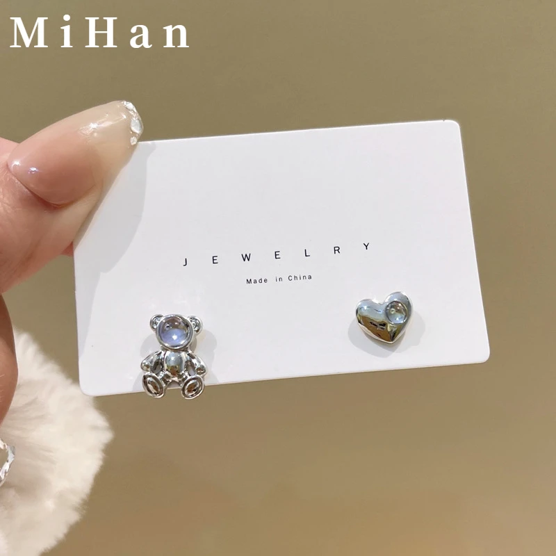 Mihan Lovely Design Little Bear Earrings 925 Silver Needle Sweet Jewelry Asymmetrical Heart Stud Earrings For Women Wholesale
Mihan Lovely Design Little Bear Earrings 925 Silver Needle Sweet Jewelry Asymmetrical Heart Stud Earrings For Women Wholesale