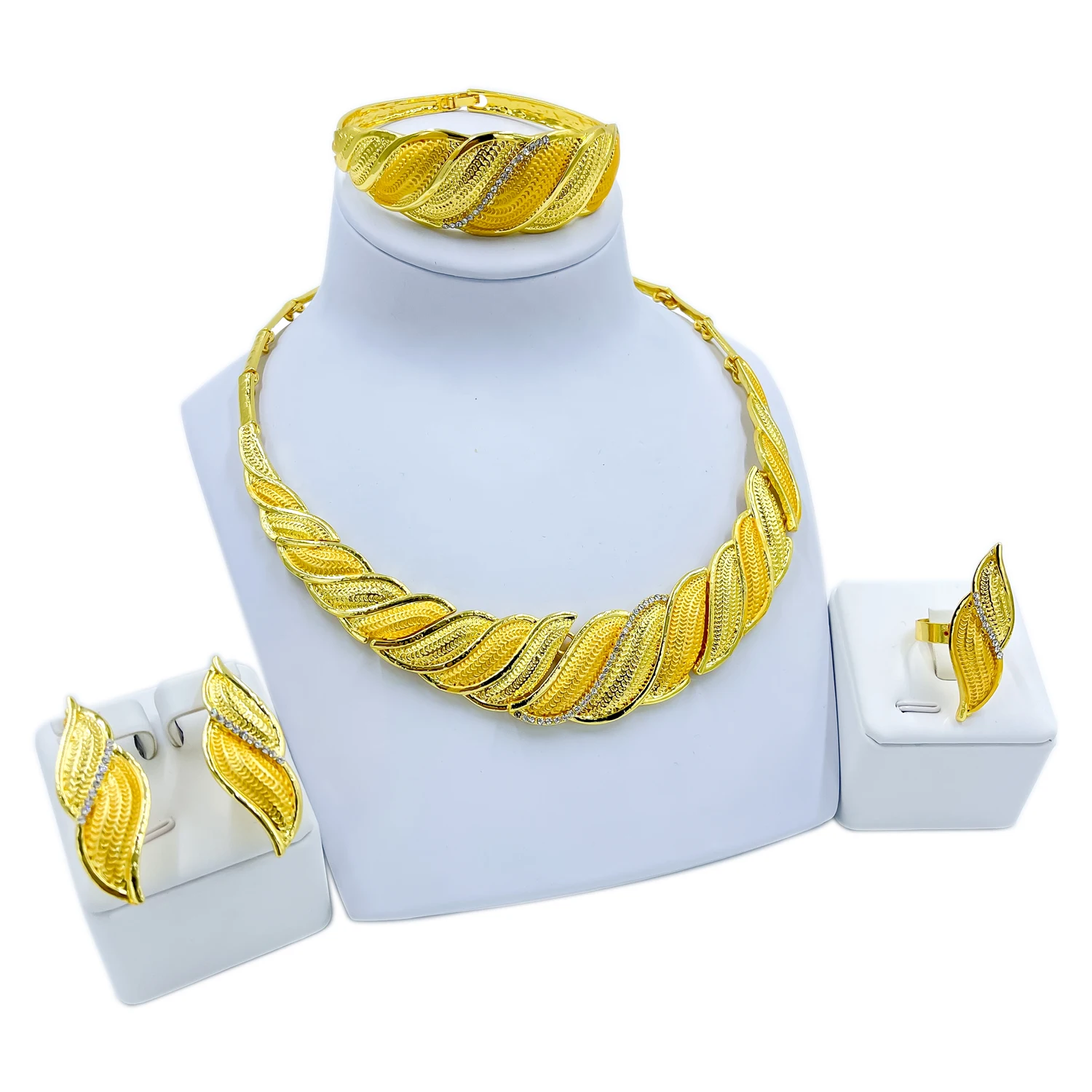 Dubai Necklace Classic Crystal Bracelet Gift Creative Earrings Engagement Rings for Women Wedding Fashion Jewelry Sets
Dubai Necklace Classic Crystal Bracelet Gift Creative Earrings Engagement Rings for Women Wedding Fashion Jewelry Sets