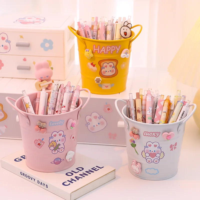 Подставка для ручек Kawaii, с милым мультипликационным Кроликом, настольная, вместительная
Подставка для ручек Kawaii, с милым мультипликационным Кроликом, настольная, вместительная