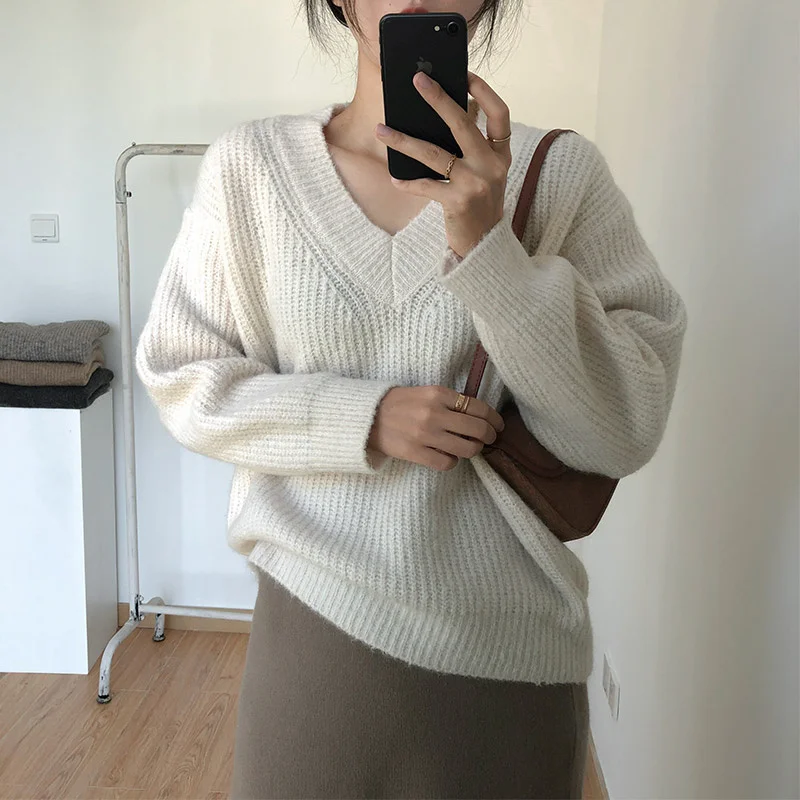 Autumn Sweater Women V-neck Pullovers Sweaters Korean Winter Fashion Elastic Solid Loose Bottoming Knitted Top
Autumn Sweater Women V-neck Pullovers Sweaters Korean Winter Fashion Elastic Solid Loose Bottoming Knitted Top