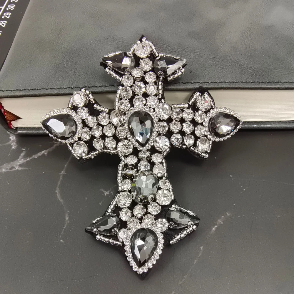 3D Fashion Cross Beaded Rhinestone Patches Sew on Patch Jackets Bags Decorative Sewing Badges Embroidered Appliques for Clothes
3D Fashion Cross Beaded Rhinestone Patches Sew on Patch Jackets Bags Decorative Sewing Badges Embroidered Appliques for Clothes