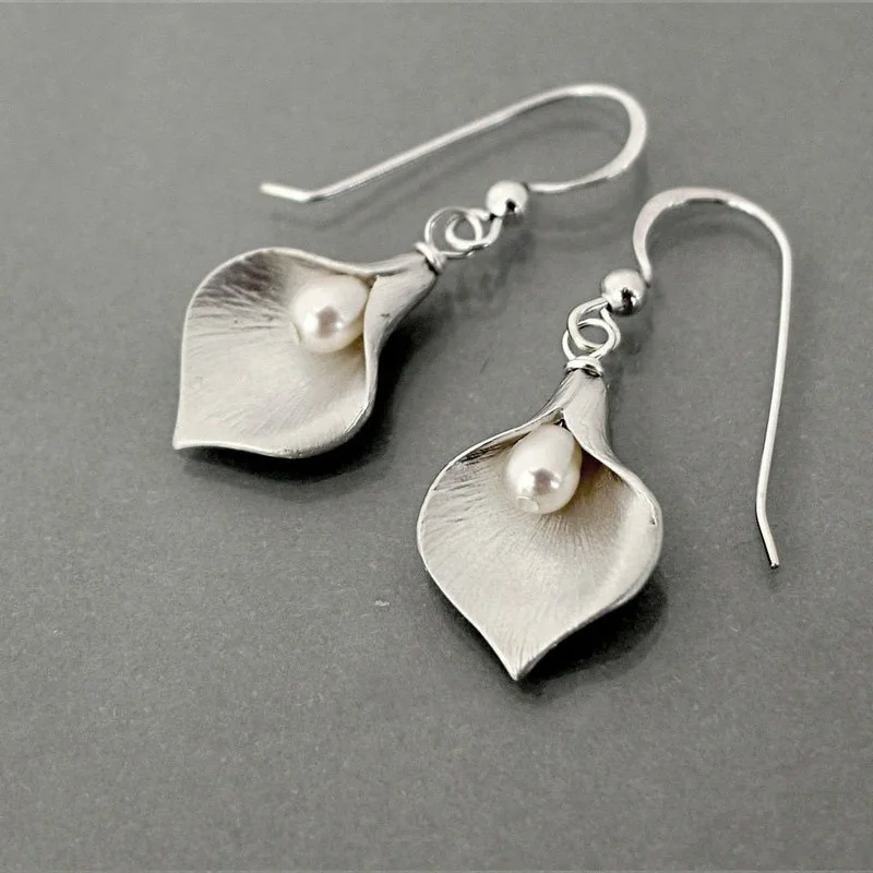 New Temperament Hot Korean Vintage Flower Pearl Earrings Fashion Creative Women's Silver Petal Earrings Personality Jewelry
New Temperament Hot Korean Vintage Flower Pearl Earrings Fashion Creative Women's Silver Petal Earrings Personality Jewelry