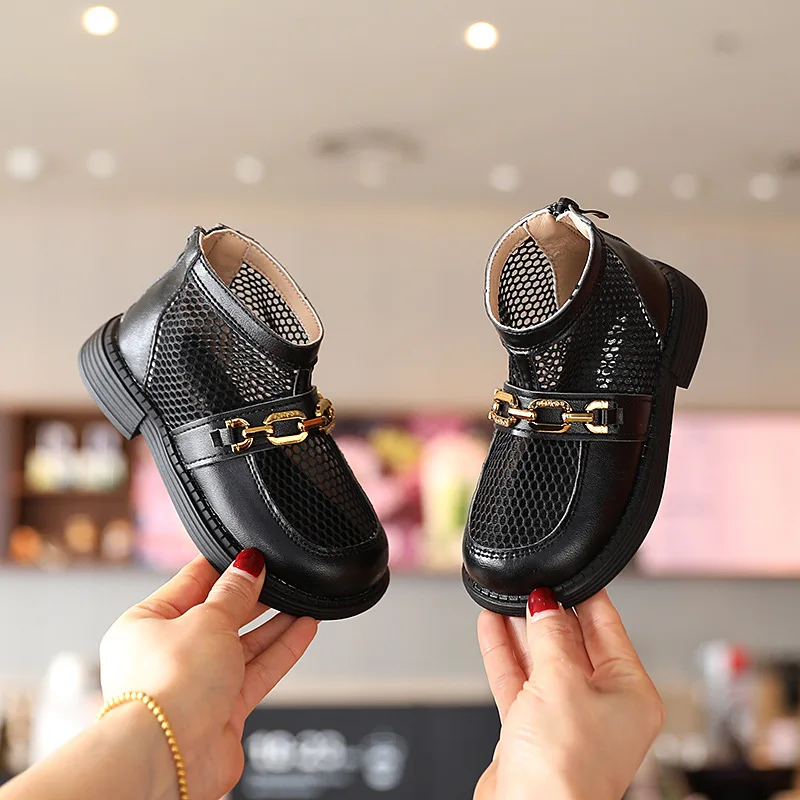 Girls Korean Style Kids Fashion Summer Ankle Boots 20522 New Children Hollow Breathable Chains Versatile Solid Black Beach Shoes
Girls Korean Style Kids Fashion Summer Ankle Boots 20522 New Children Hollow Breathable Chains Versatile Solid Black Beach Shoes