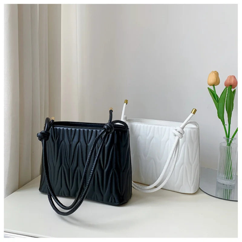 Fashion Retro Casual Adjustable Women Totes Shoulder Bags Female PU Leather Pleated Solid Color Handbag for Women Shopping Bag
Fashion Retro Casual Adjustable Women Totes Shoulder Bags Female PU Leather Pleated Solid Color Handbag for Women Shopping Bag