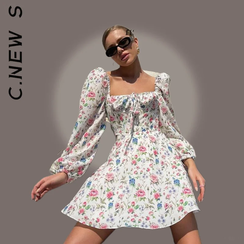 Мини-платье с цветочным принтом, квадратным вырезом и завязкой
Мини-платье с цветочным принтом, квадратным вырезом и завязкой