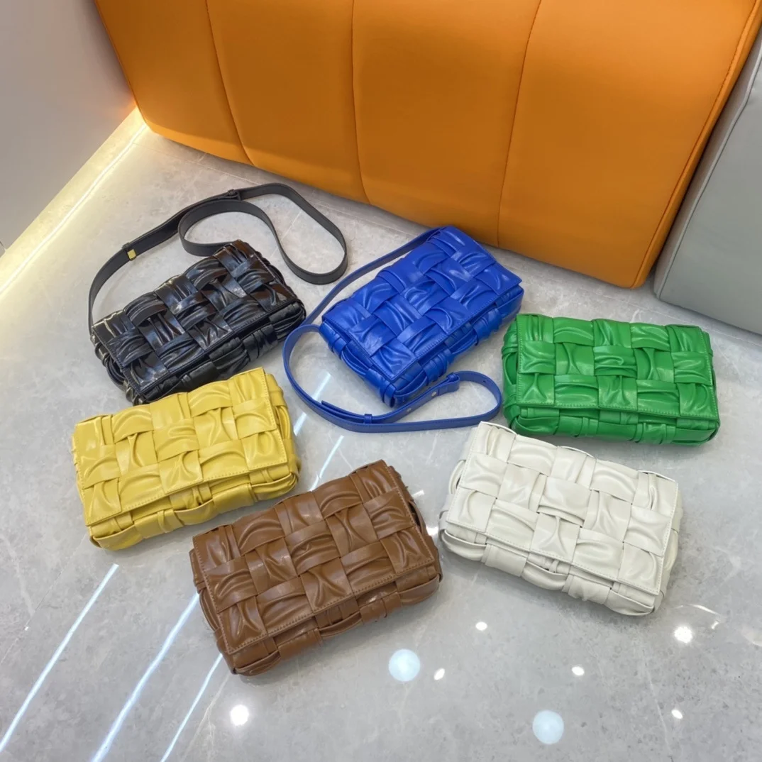 Женская плиссированная сумка из губчатой кожи, на одно плечо
Женская плиссированная сумка из губчатой кожи, на одно плечо