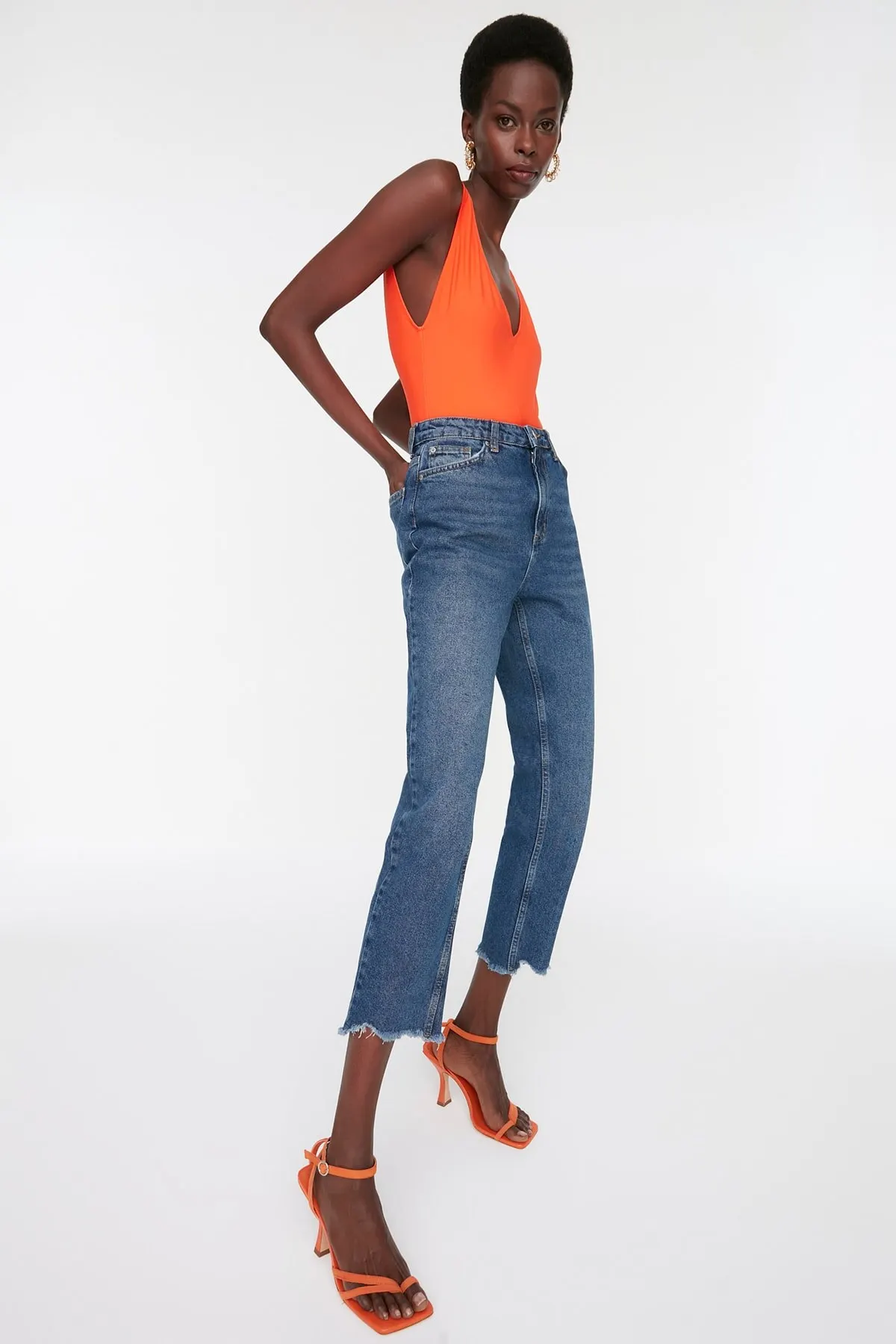 Women's Jean Blue Ripped High Waist Full Length Straight Pant Streetwear Female Buttons Zipper Ladies
Women's Jean Blue Ripped High Waist Full Length Straight Pant Streetwear Female Buttons Zipper Ladies