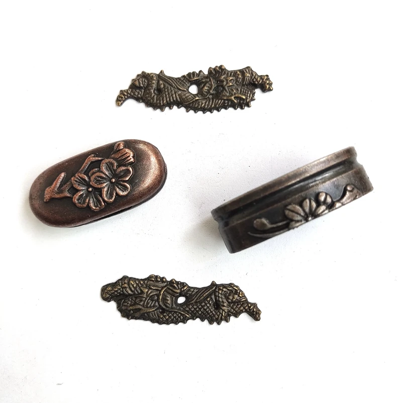 Fine A Set Sword Fittings Cherry Blossoms Menuki Fuchi Kashira For Japan Katana Samurai Katana Wakizashi Nodachi Tanto P-06
Fine A Set Sword Fittings Cherry Blossoms Menuki Fuchi Kashira For Japan Katana Samurai Katana Wakizashi Nodachi Tanto P-06