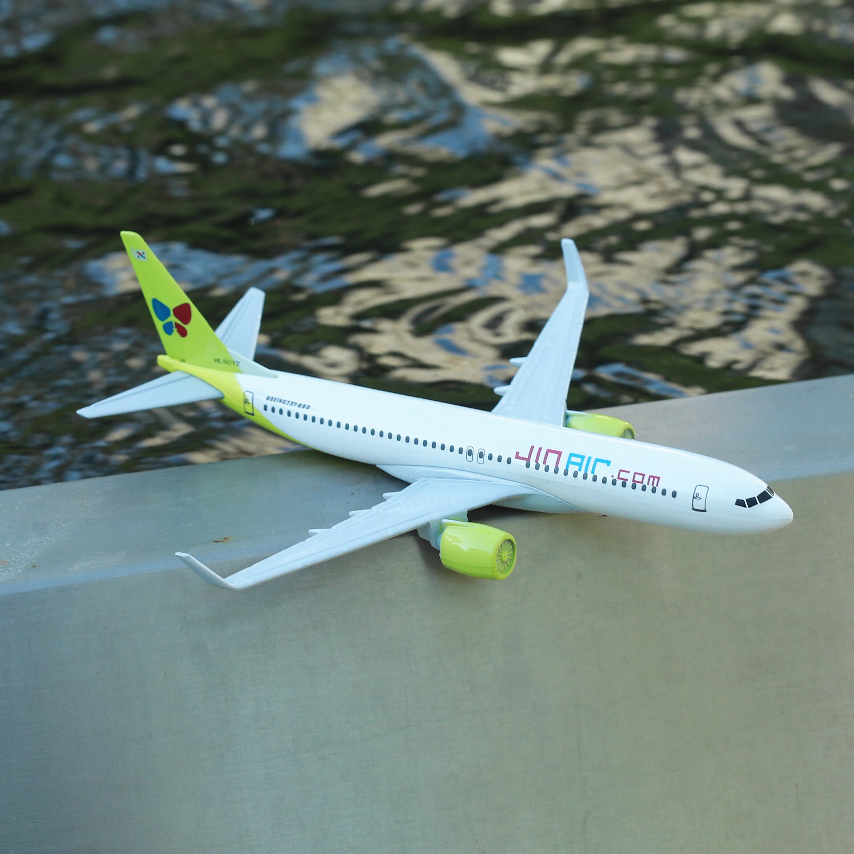 Модель авиационного самолета Jin Air B737, Корейская металлическая Коллекционная миниатюрная, 15 см
Модель авиационного самолета Jin Air B737, Корейская металлическая Коллекционная миниатюрная, 15 см